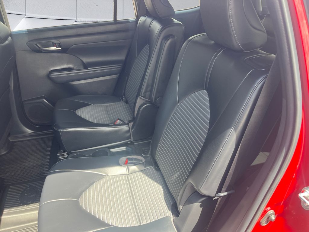 2023 Toyota Highlander XSE photo 18