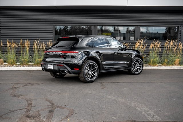 2025 Porsche Macan T photo 28