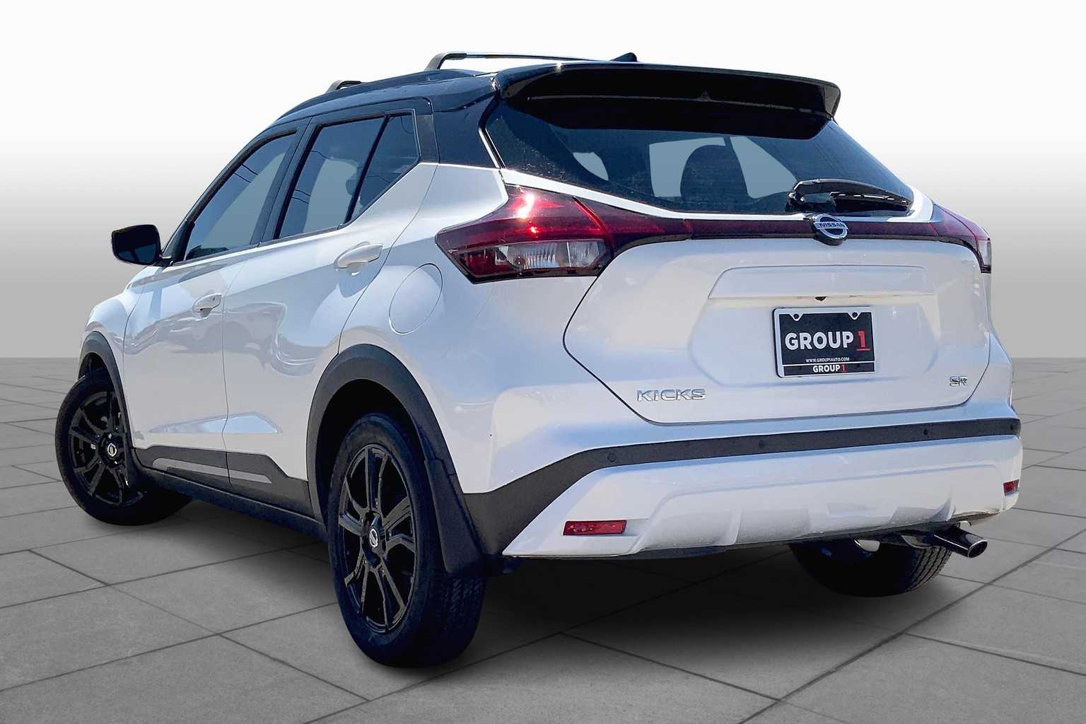 2021 Nissan Kicks SR photo 10