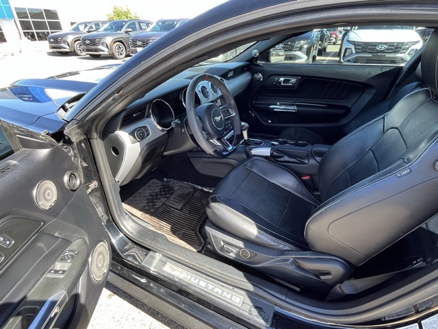 2016 Ford Mustang EcoBoost Premium photo 21