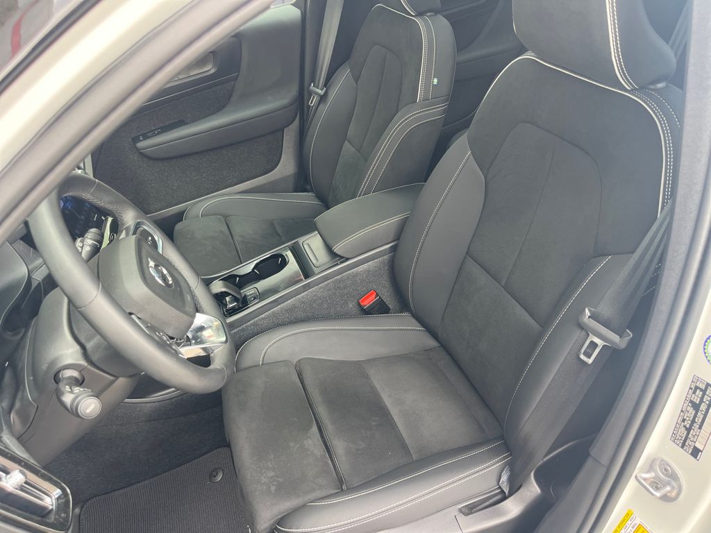 2024 Volvo XC40 Recharge Ultimate photo 8