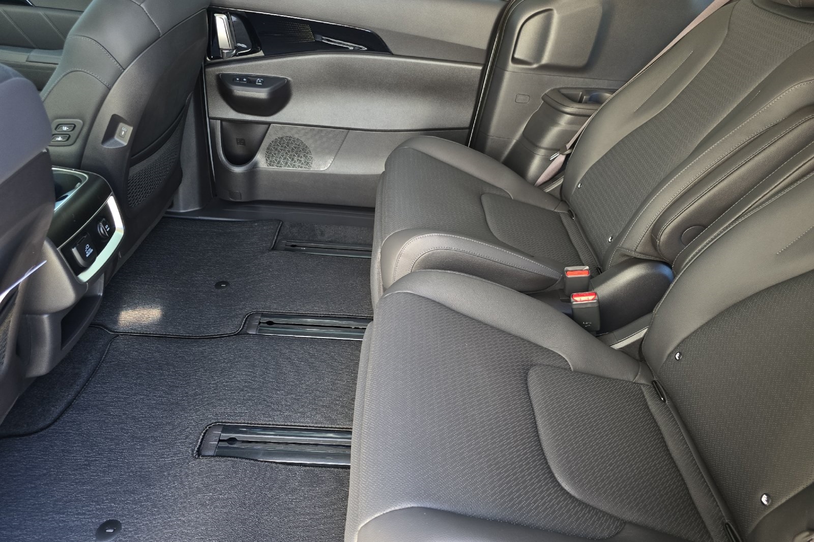 2026 Kia Carnival SX Prestige photo 7
