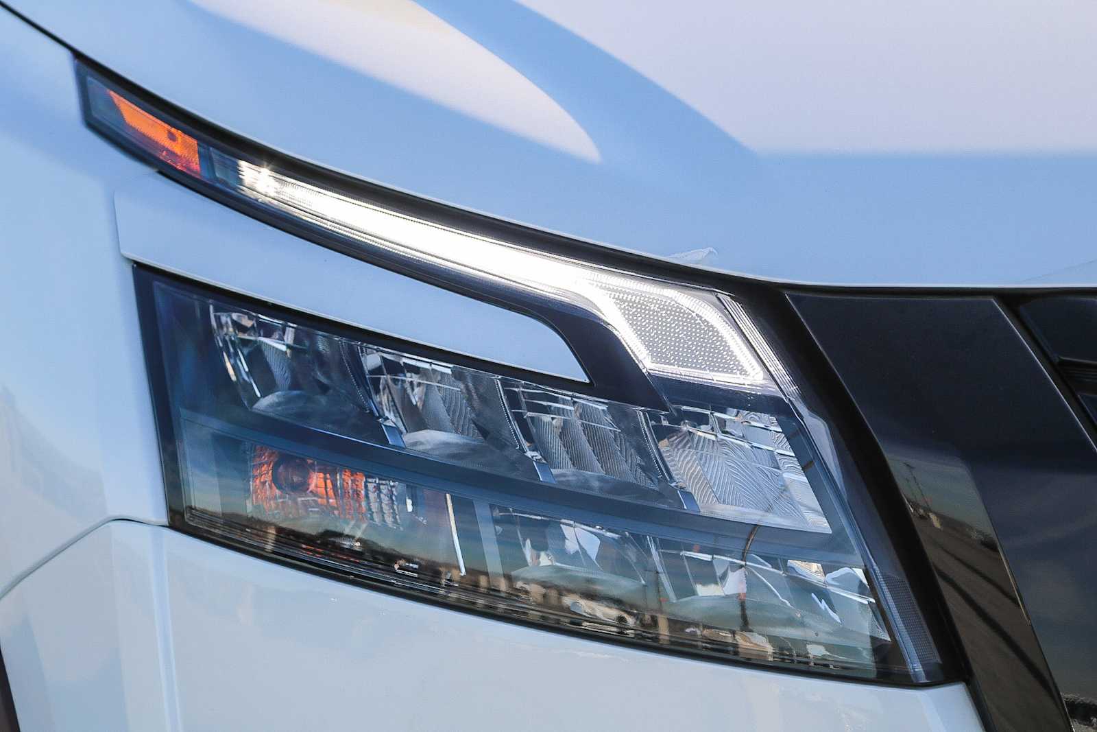 2025 Nissan Pathfinder SL photo 4