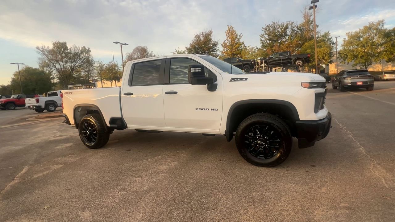 2026 Chevrolet Silverado 2500HD Custom photo 2