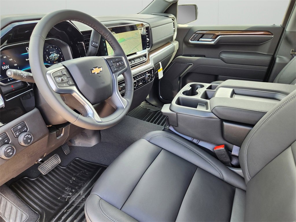 2025 Chevrolet Silverado 1500 LT photo 5