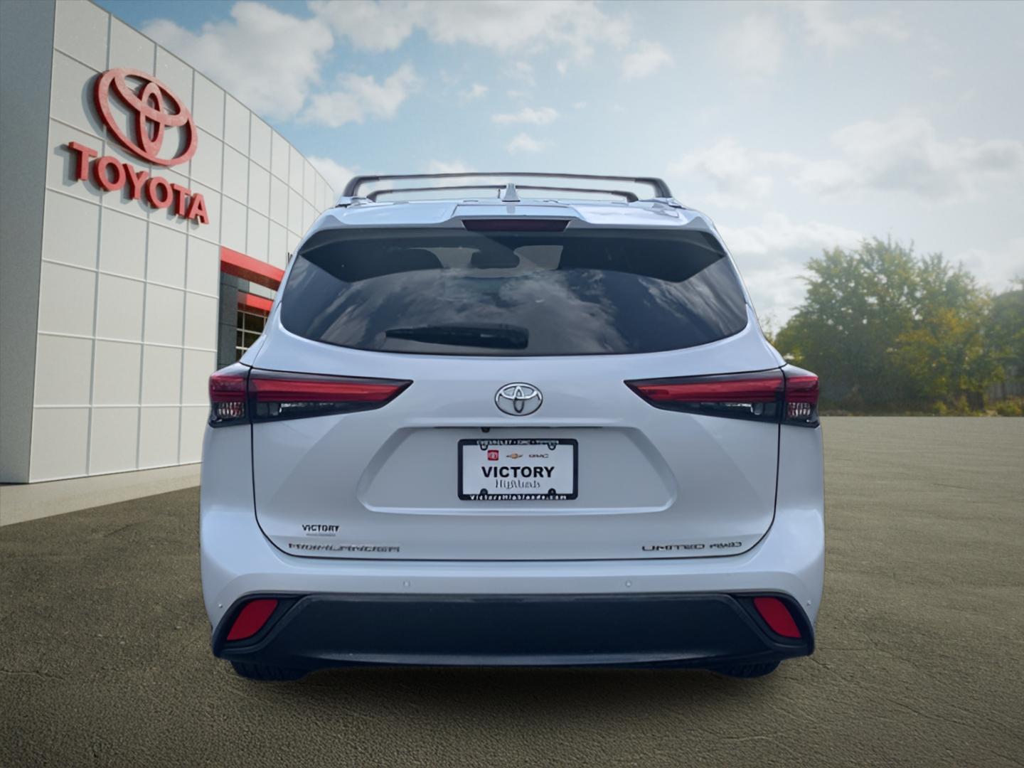 2022 Toyota Highlander Limited photo 4