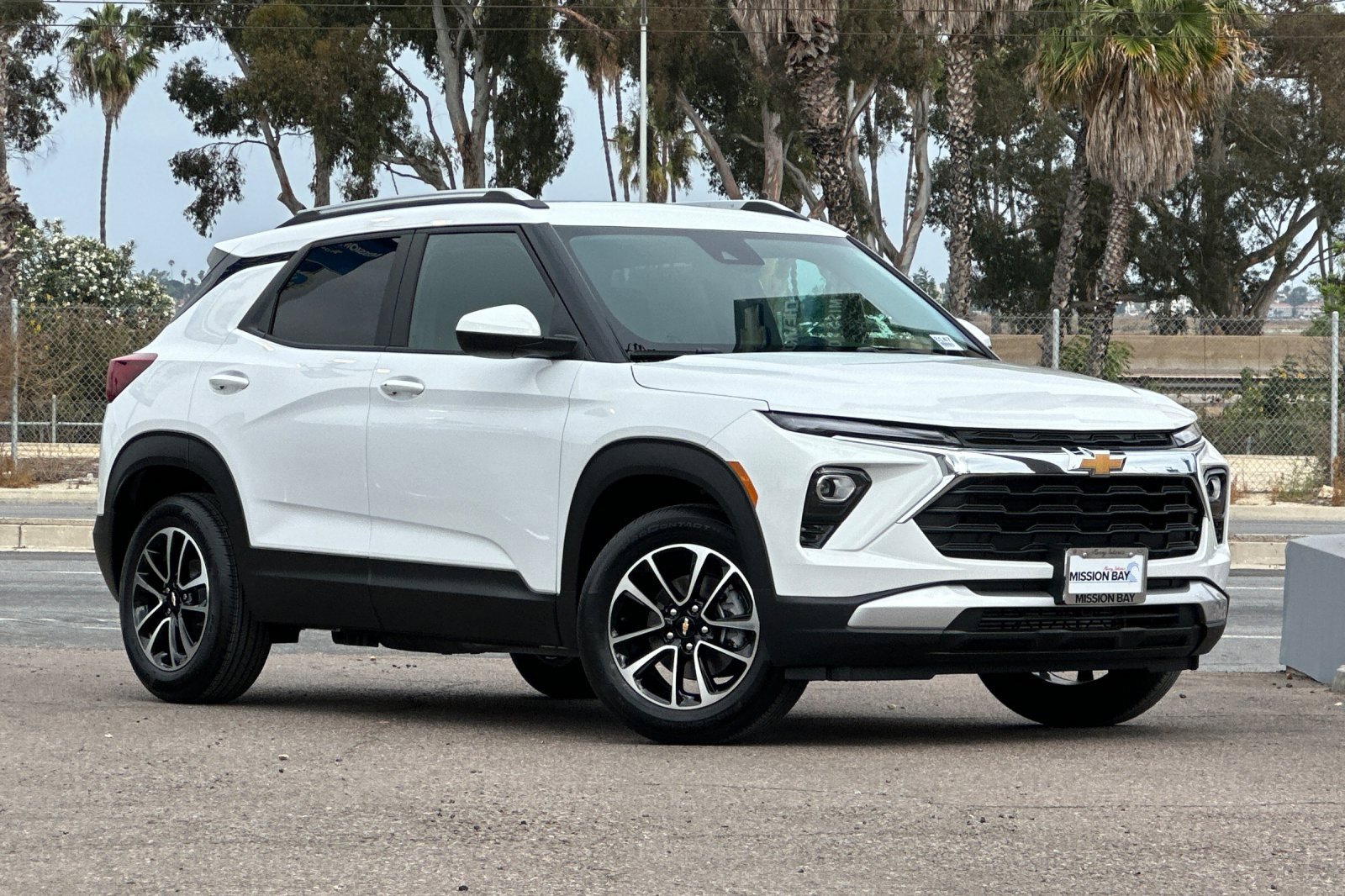 2026 Chevrolet Trailblazer LT photo 2
