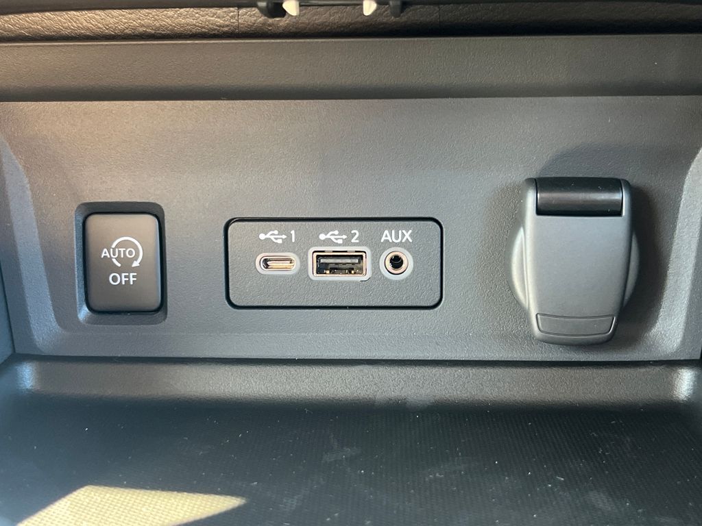 2025 Nissan Sentra SV photo 26
