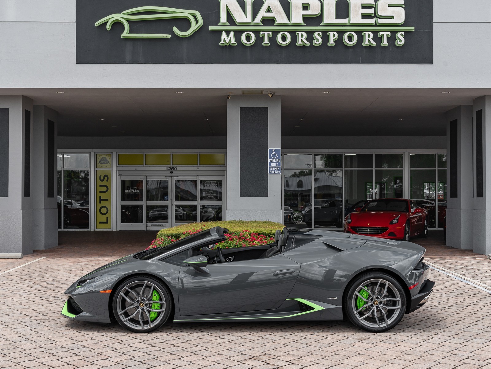 2016 Lamborghini Huracan LP 610-4 Spyder photo 28