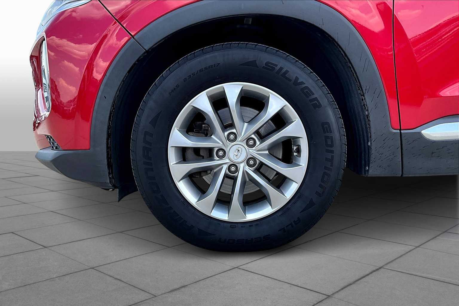 2020 Hyundai Santa Fe SE photo 9