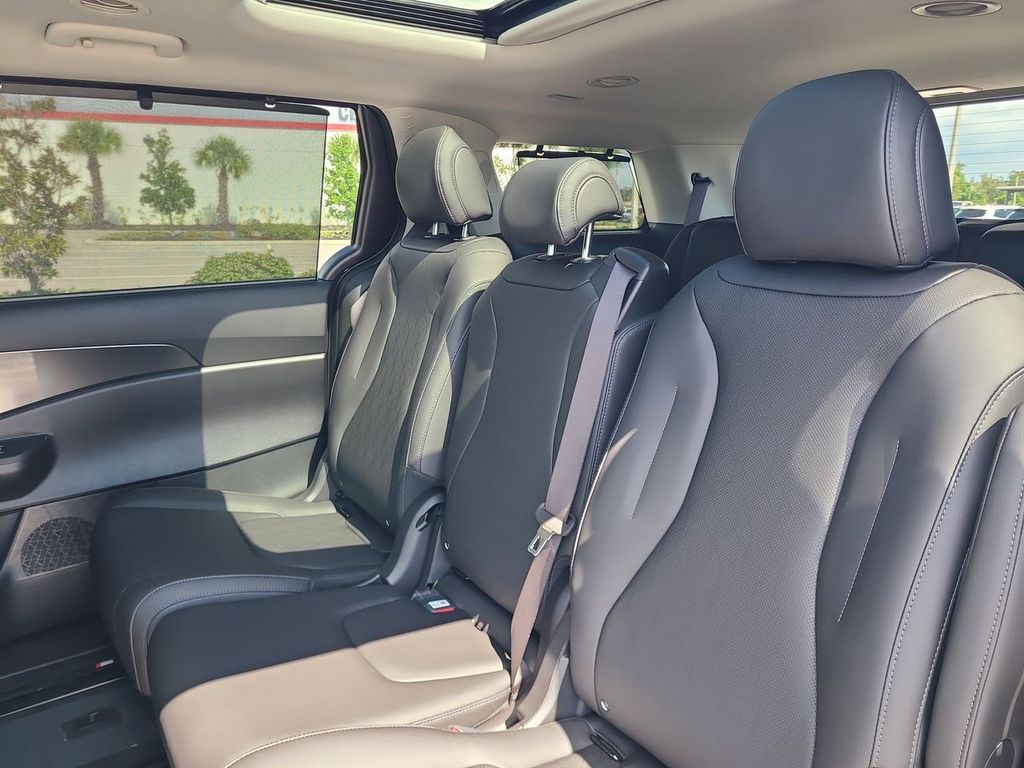 2026 Kia Carnival SX Prestige photo 14