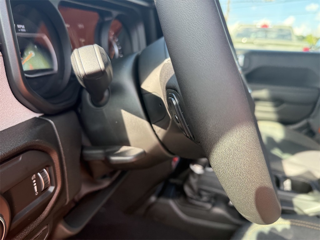 2025 Jeep Wrangler Willys photo 13