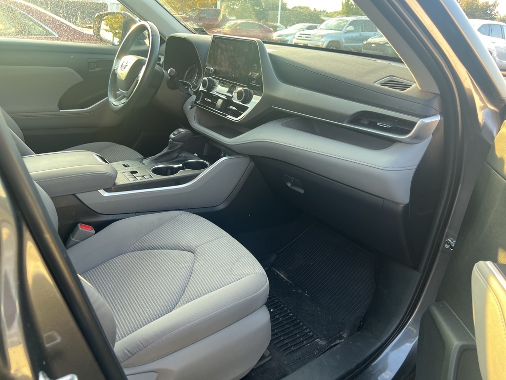 2023 Toyota Highlander Hybrid LE photo 4