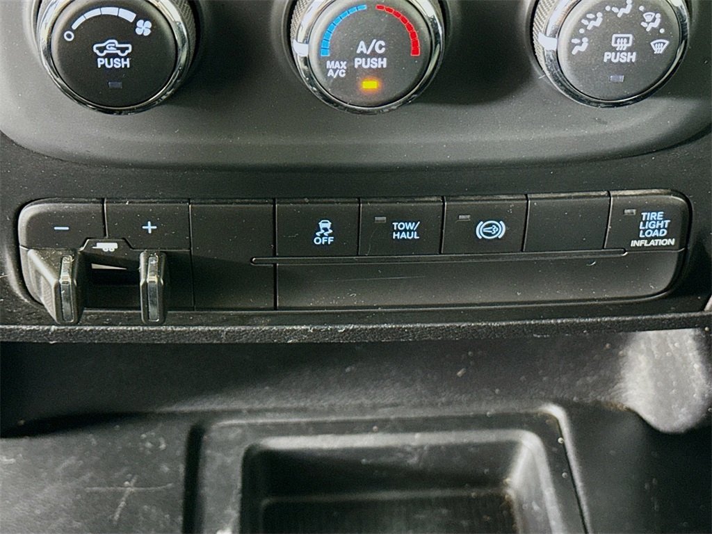 2013 Ram 2500 Tradesman photo 23