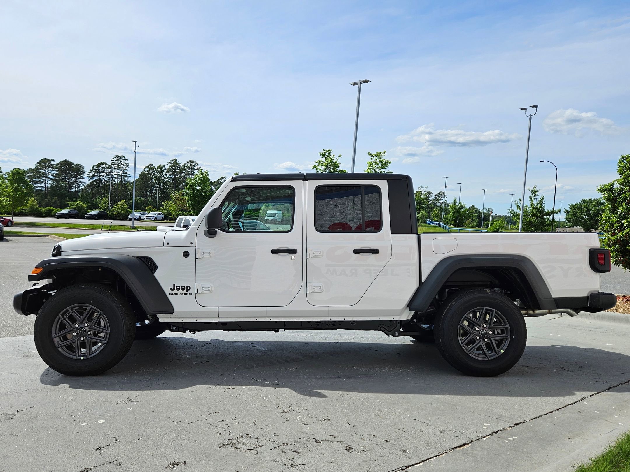 2025 Jeep Gladiator Sport S photo 4