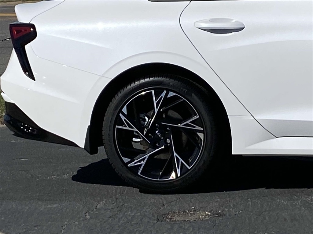 2025 Kia K5 GT-Line photo 3