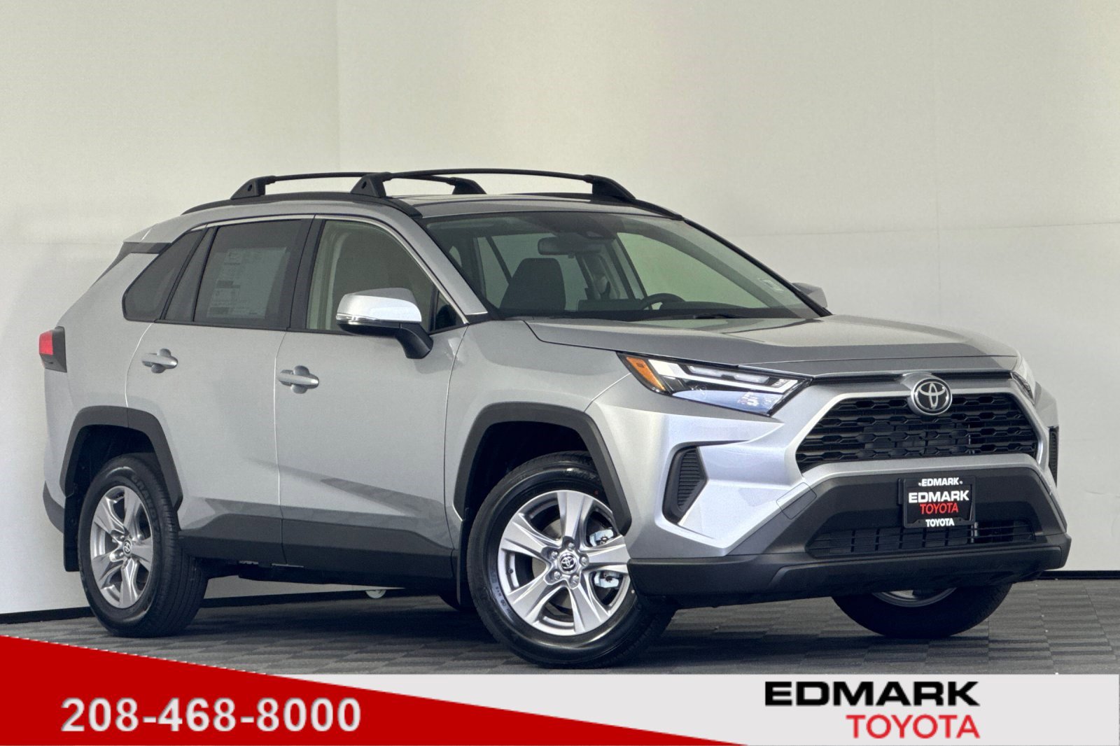 2025 Toyota RAV4 XLE's photo