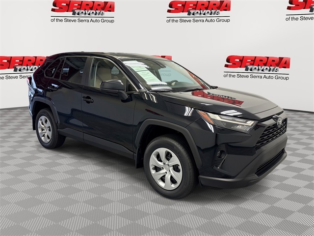 2025 Toyota RAV4 LE's photo