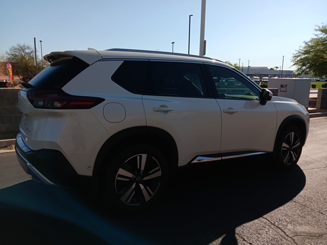 2022 Nissan Rogue Platinum photo 3