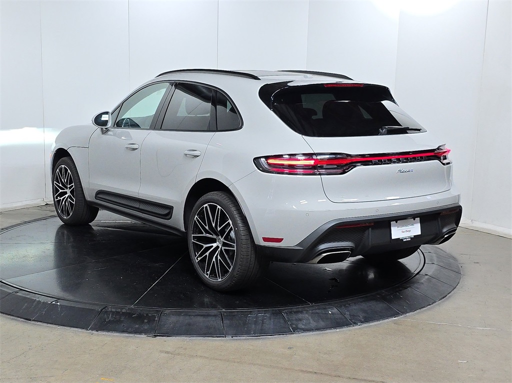 2026 Porsche Macan T photo 8