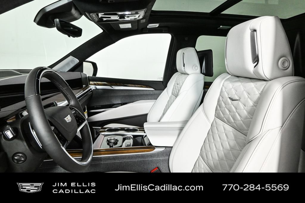 2025 Cadillac Escalade ESV Sport Platinum photo 3