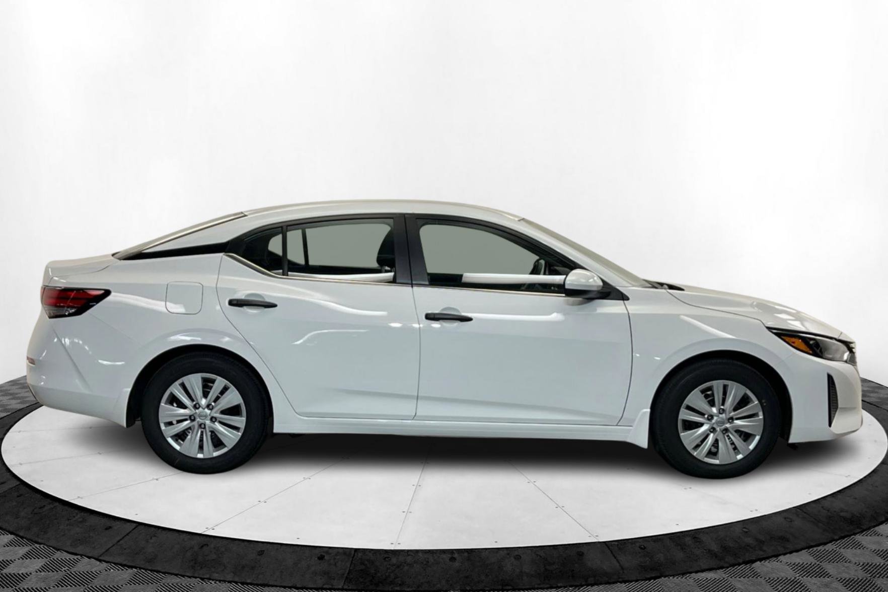 2025 Nissan Sentra S photo 5