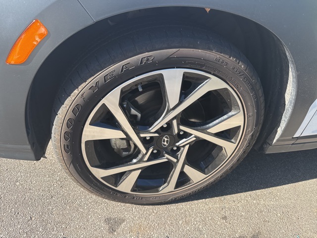 2022 Hyundai Kona Limited photo 2