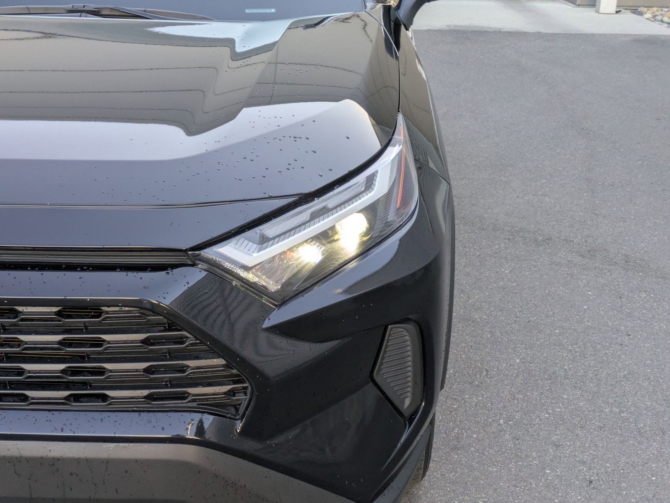 2024 Toyota RAV4 XLE photo 10