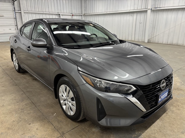 2025 Nissan Sentra S's photo