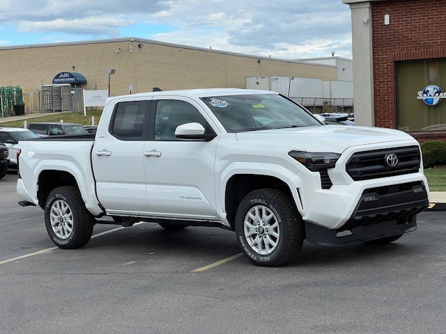 2024 Toyota Tacoma SR5 photo 2