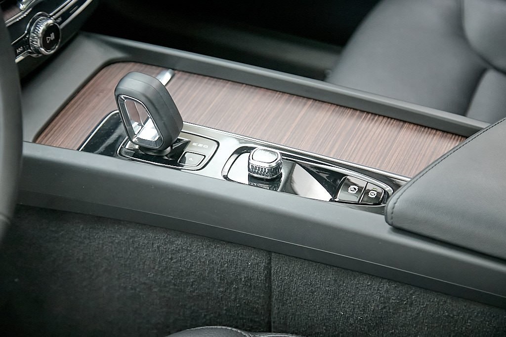 2023 VOLVO XC60 - Image 15