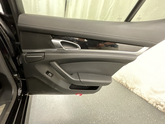 2016 Porsche Panamera E-Hybrid S photo 24