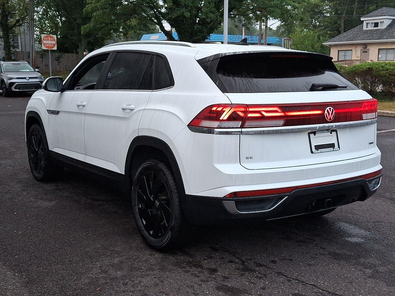 2026 Volkswagen Atlas Cross Sport SE Technology photo 2