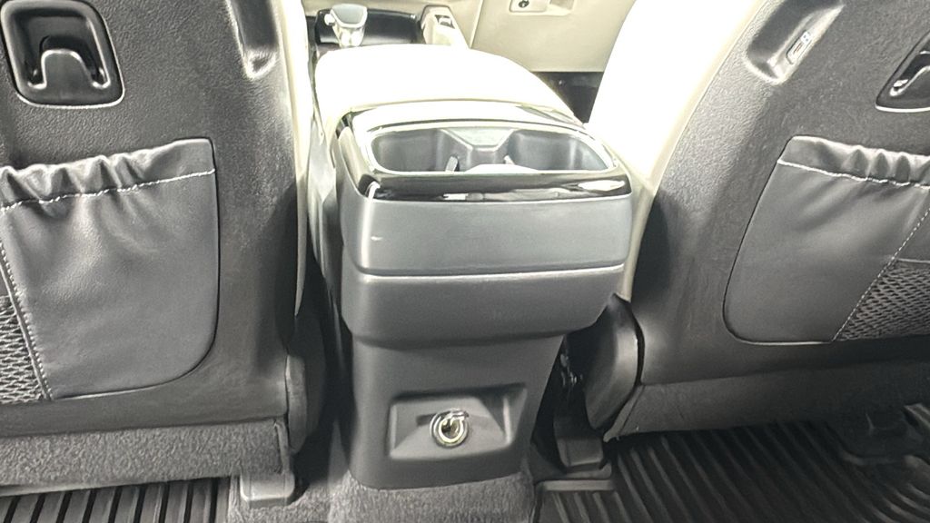 2025 Kia Telluride S photo 35