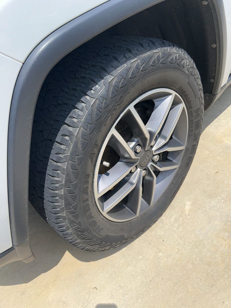 2020 Jeep Grand Cherokee Limited photo 5