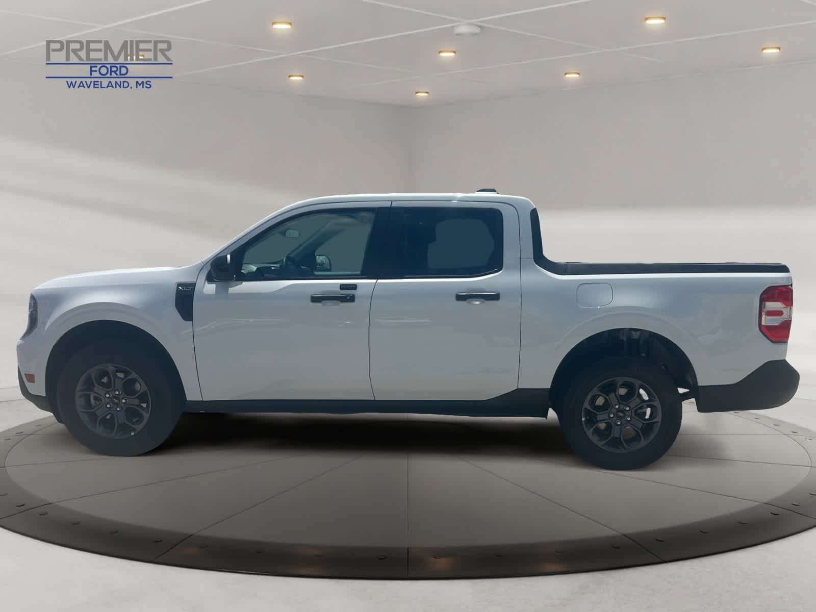 2025 Ford Maverick XLT photo 2