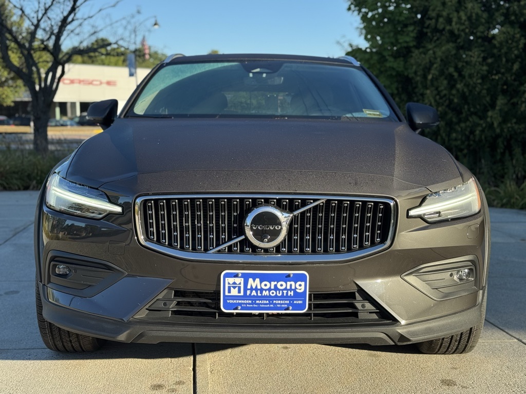 2024 Volvo V60 Cross Country B5 Plus photo 2