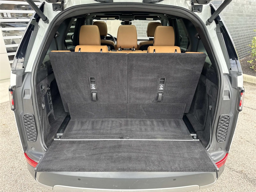 2020 Land Rover Discovery HSE photo 5