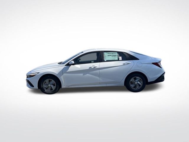 2025 Hyundai Elantra SE photo 2