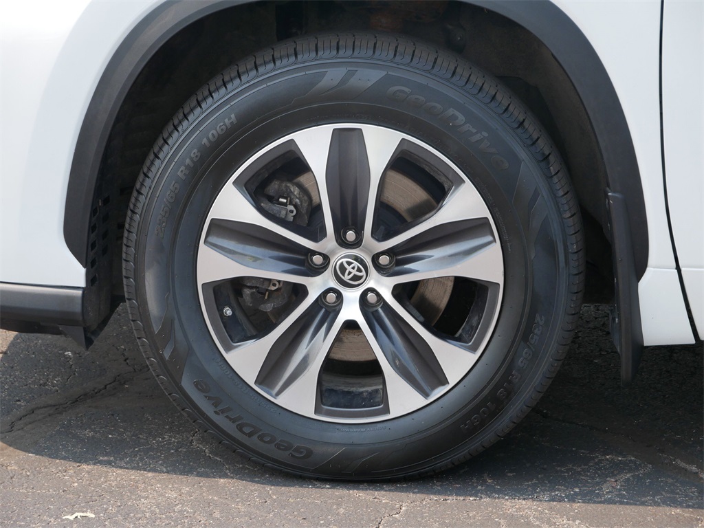 2022 Toyota Highlander XLE photo 7