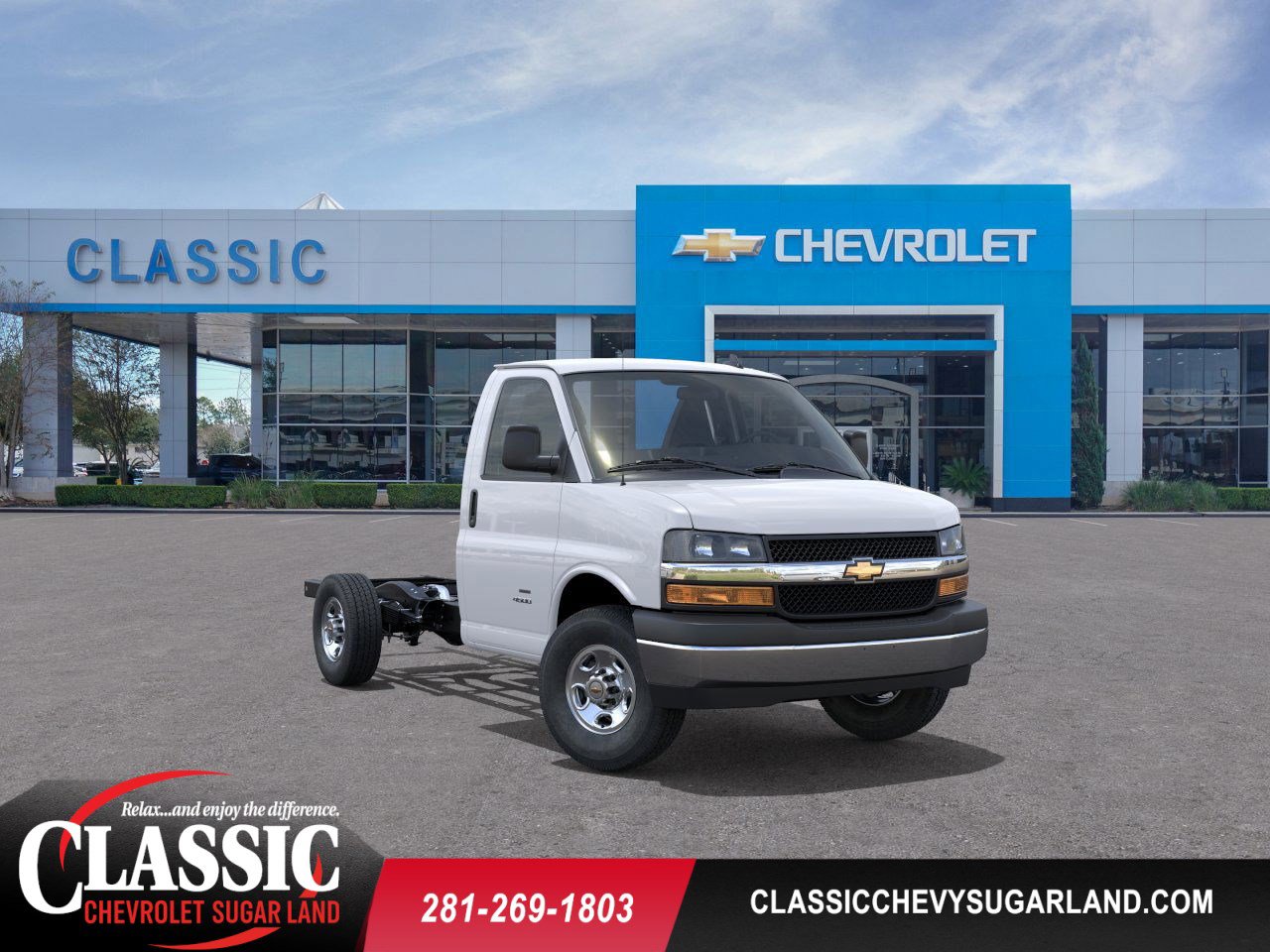 2025 Chevrolet Express Cutaway Base's photo