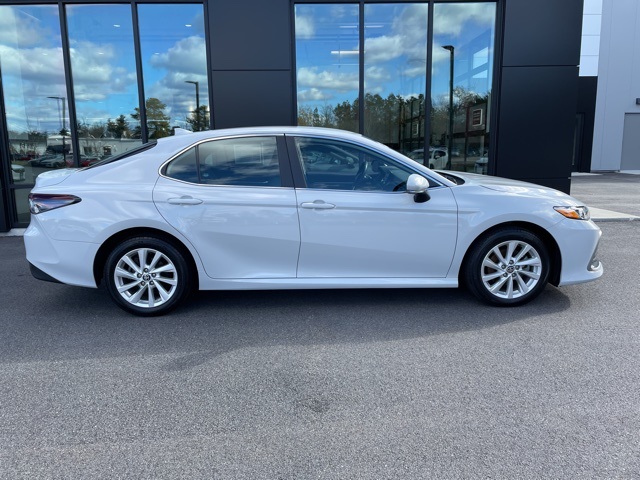 2023 Toyota Camry LE photo 3