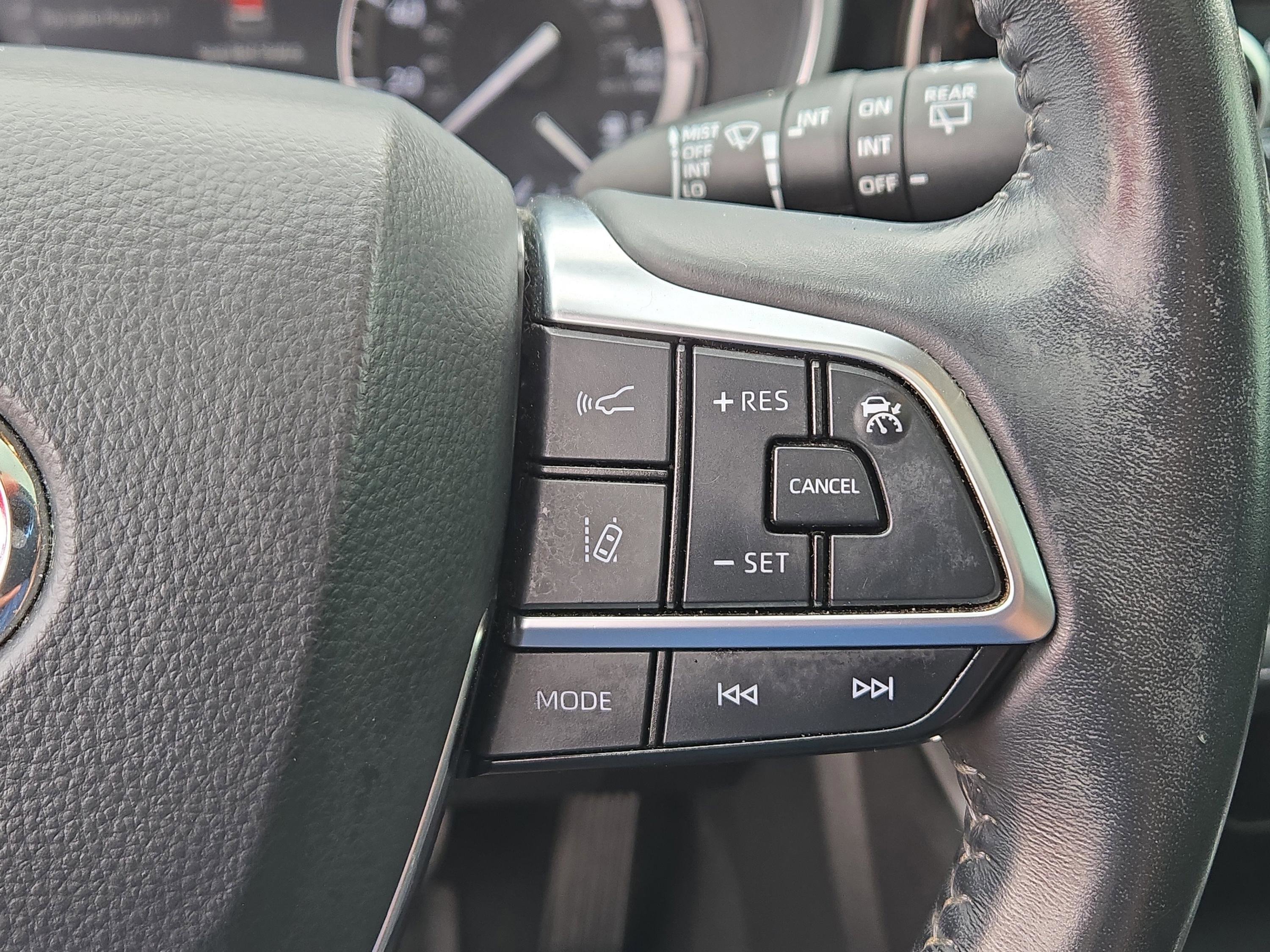 2021 Toyota Highlander XLE photo 22