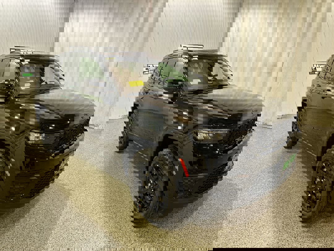 2025 Jeep Grand Cherokee Altitude's photo