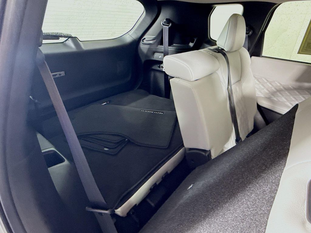 2024 Mitsubishi Outlander SEL photo 24