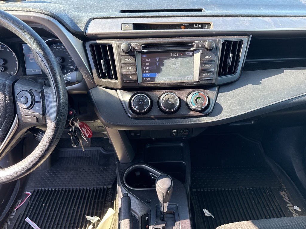 2018 Toyota RAV4 LE photo 8