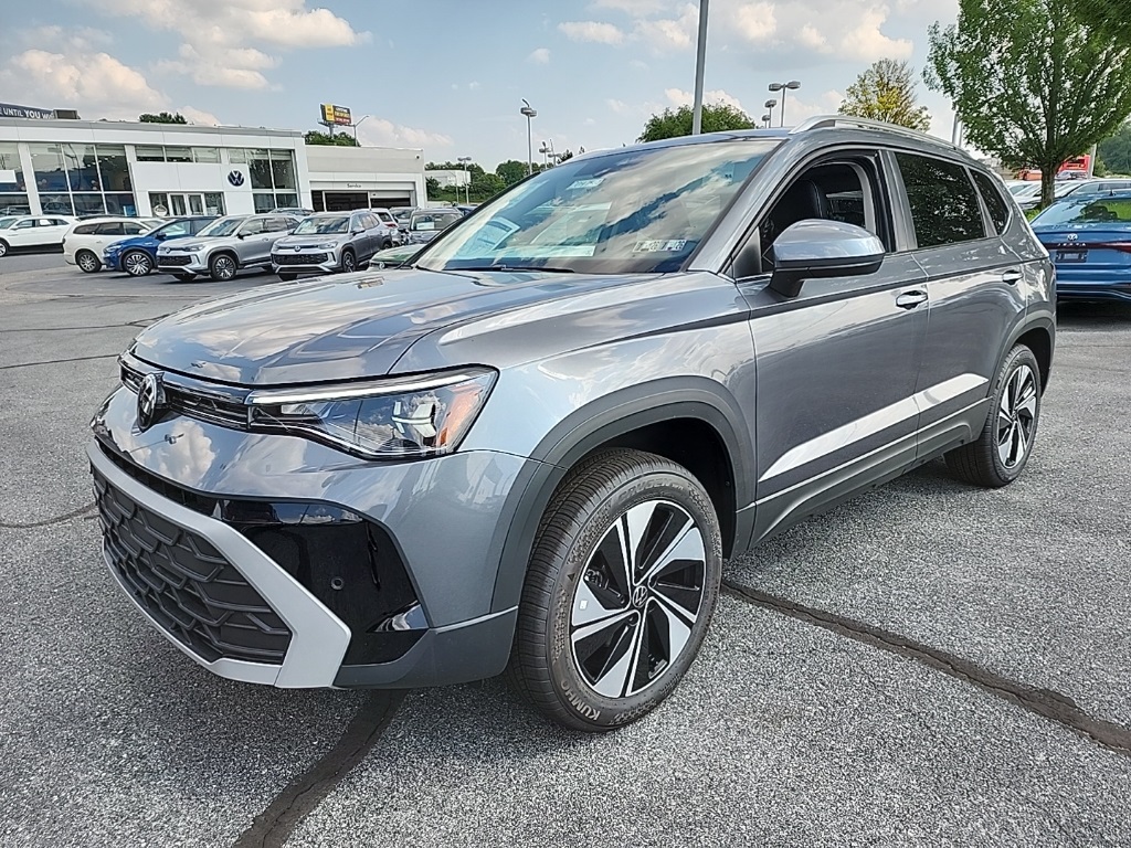 2025 Volkswagen Taos SE's photo