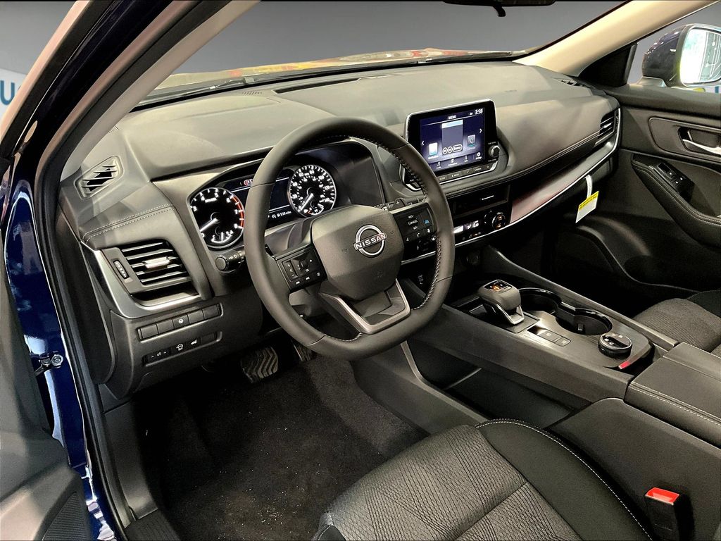 2026 Nissan Rogue SV photo 5