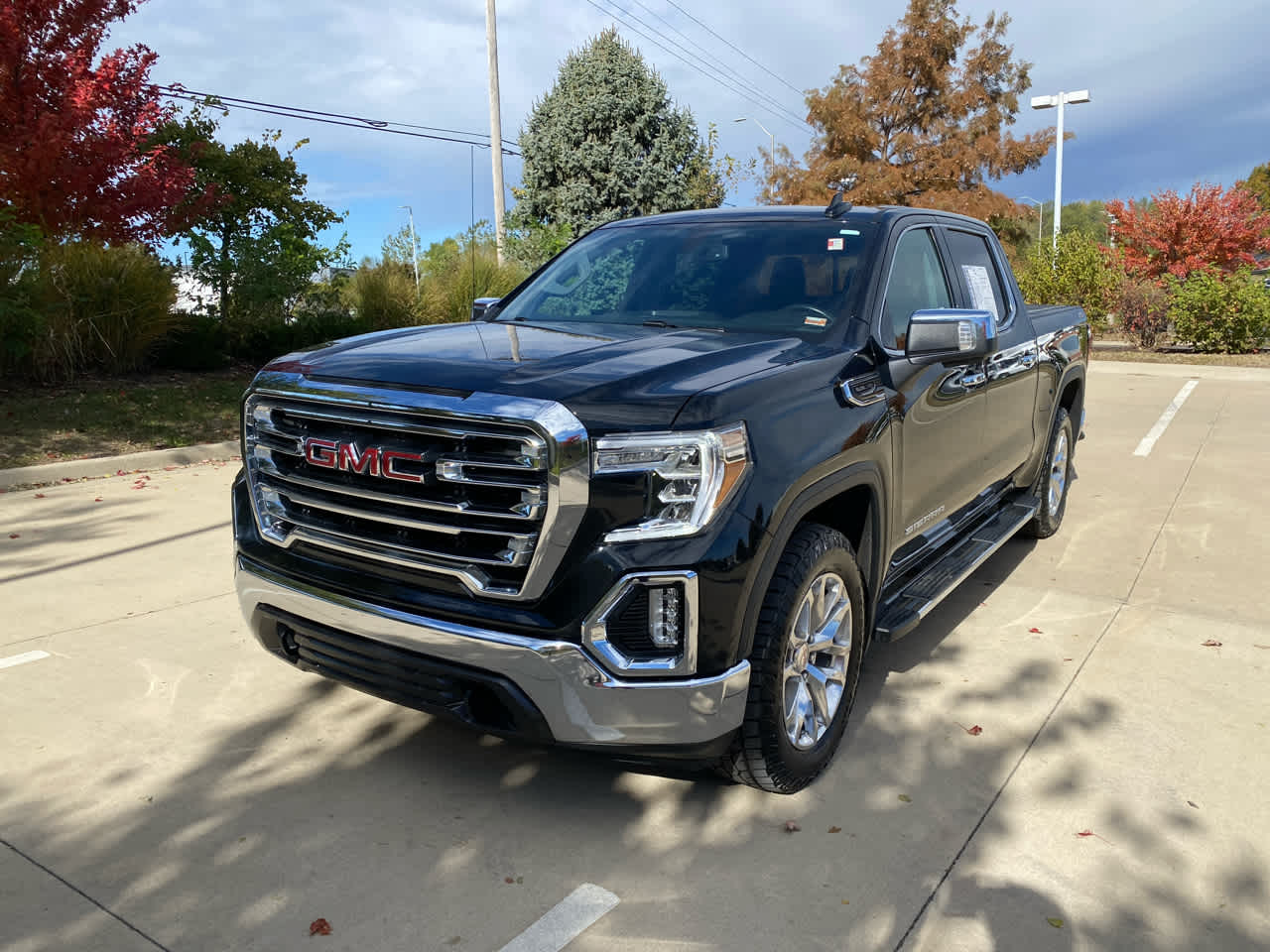Used 2021 GMC Sierra 1500 SLT with VIN 3GTU9DED3MG402820 for sale in Kansas City