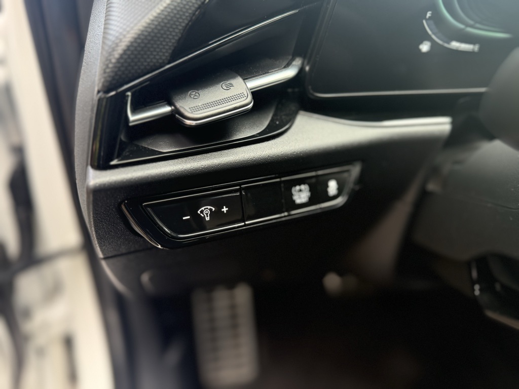 2023 Kia Niro EX Touring photo 8